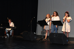 Concierto de la Escuela de Canto y Piano en el Teatro Cervantes de lora